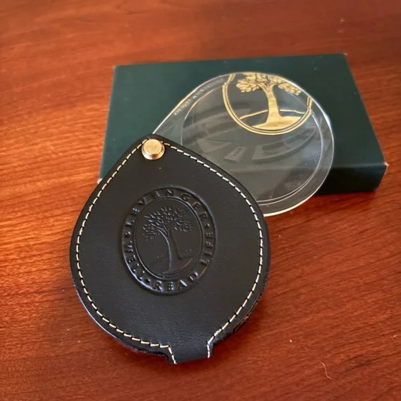 Levenger Pocket Magnifying Glass with Leather Case - Picture 1 of 5